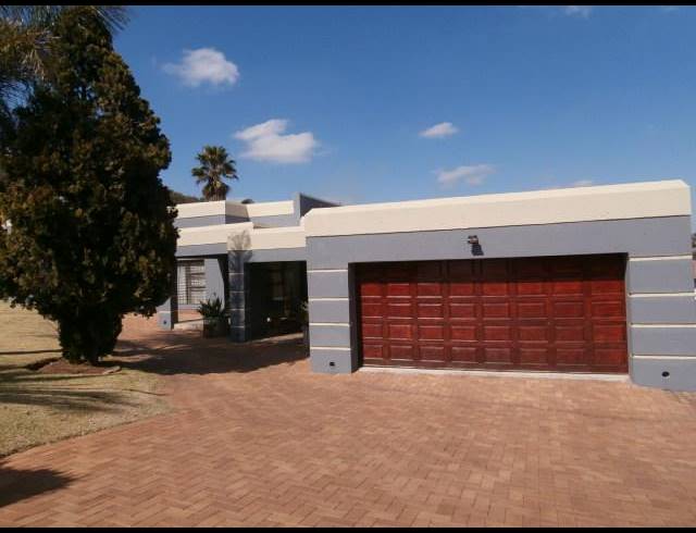 4 BEDROOM HOUSE FOR SALE IN OAKDENE